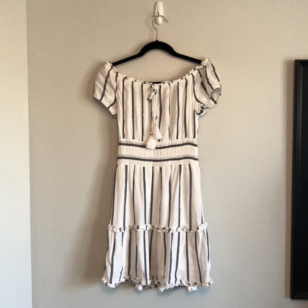 Like new American Eagle off shoulder airy midi dress